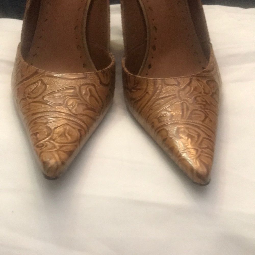 BCBG heels - Picture 2 of 4